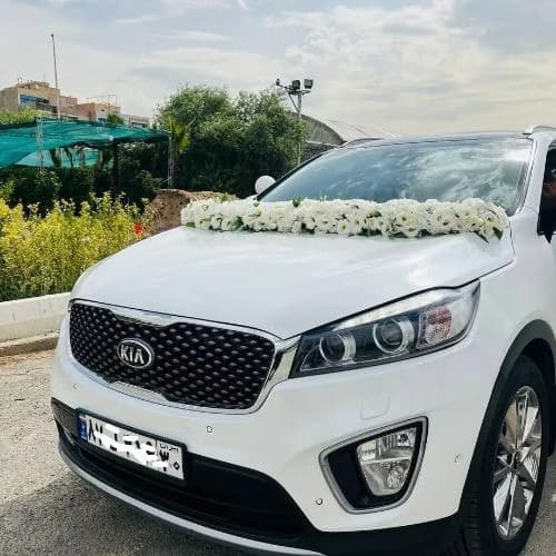 گل آرایی ماشین عروس با گل های طبیعی کد 64 — تصویر ۲