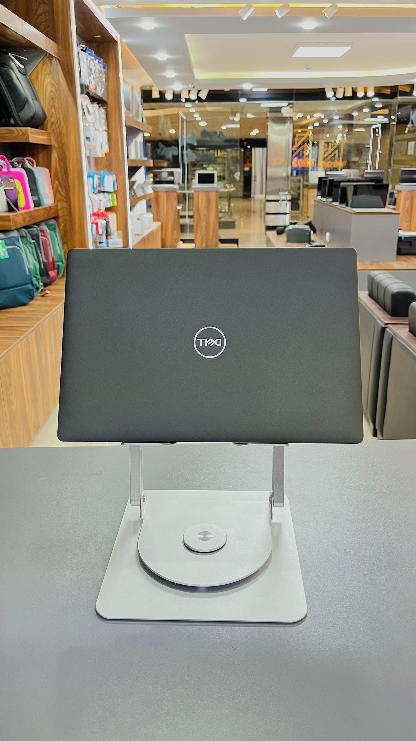 لپ تاپ 14 اینچی دل مدل dell latitude 5400 پردازنده Intel Core i5-8365U رم 16 گیگابایت حافظه 256 ssdصفحه لمسی (🖥️کارکرده) — تصویر ۲