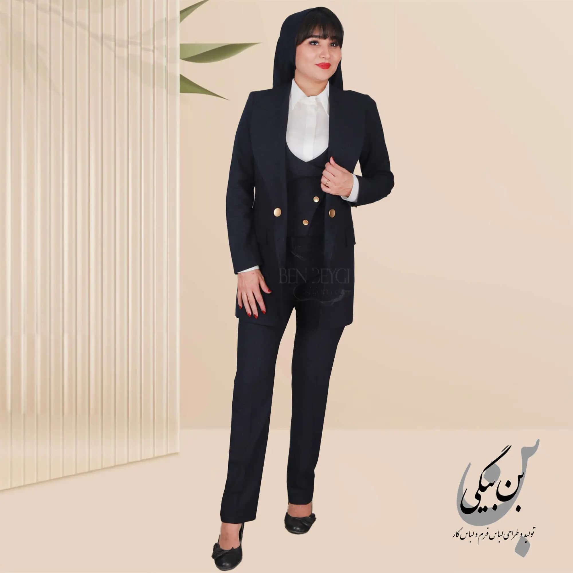 مانتو شلوار اداری سرمه‌ای خط سفید یقه بلیزر به همراه جلیقه پارچه بزیاق طرحدار کد 33665