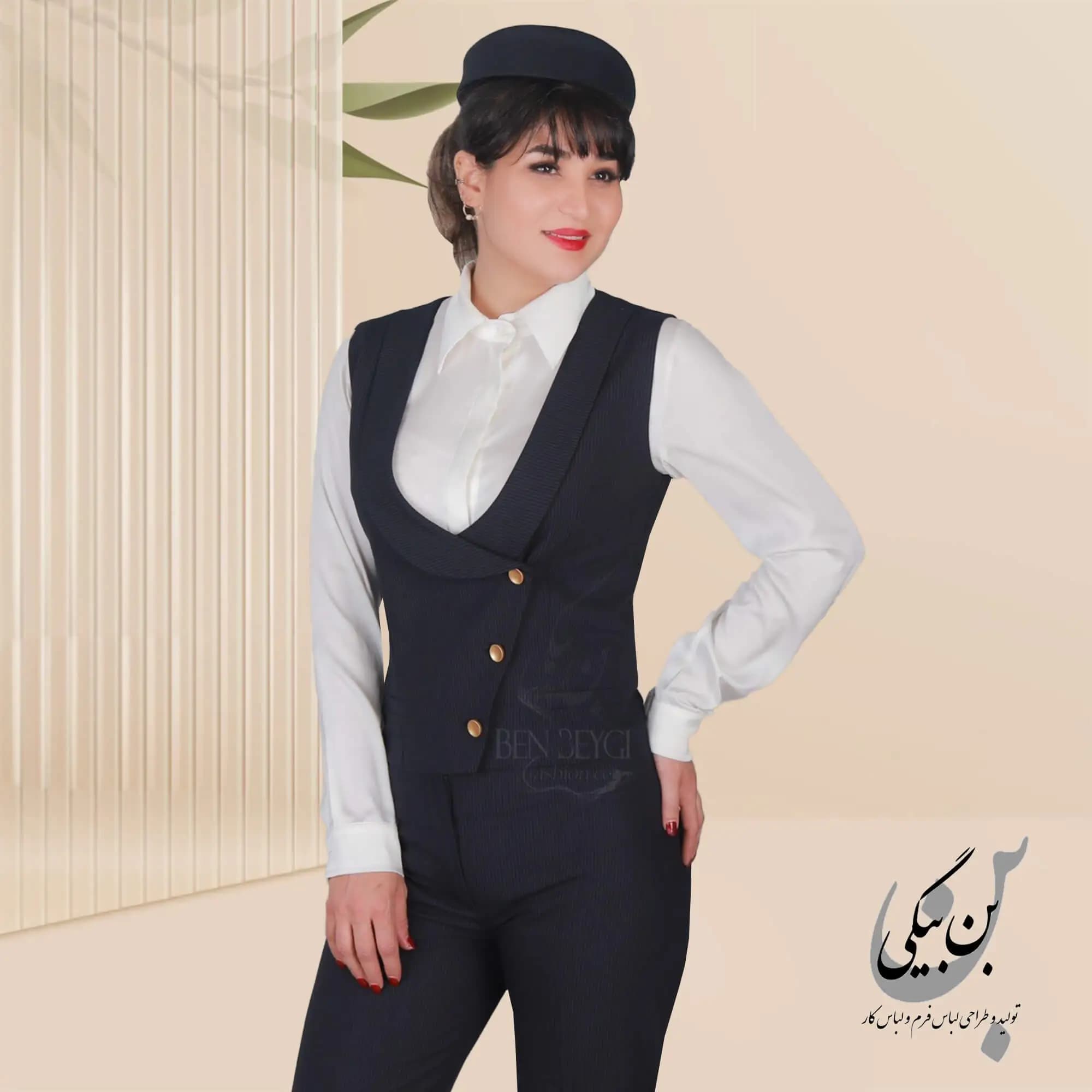 مانتو شلوار اداری سرمهای خط سفید یقه بلیزر به همراه جلیقه پارچه بزیاق طرحدار کد 33665 — تصویر ۲