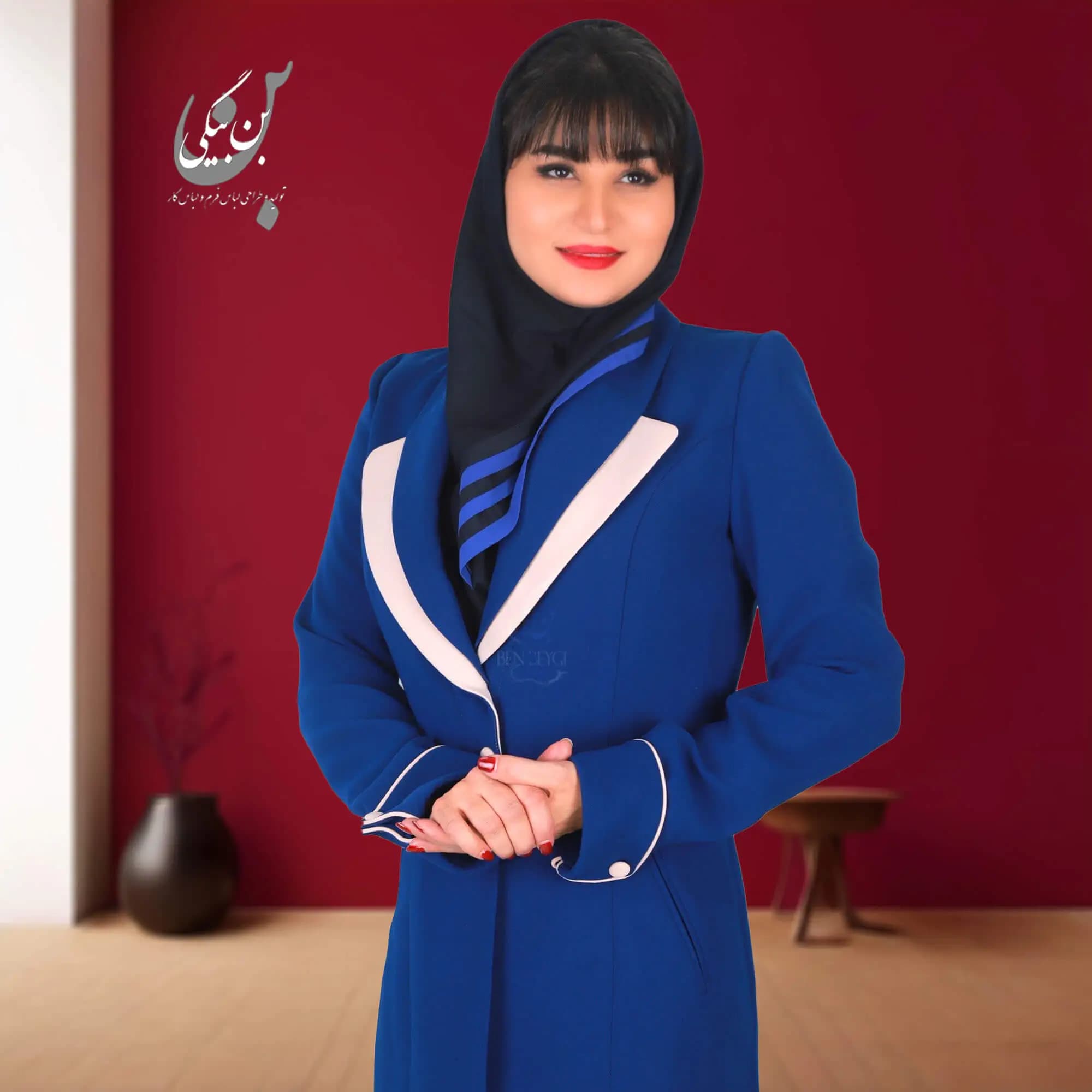 مانتو شلوار اداری سرمه ای خرج کار کرم یقه دابل آرشال تک دکمه پارچه کنزو کد 33660 — تصویر ۲