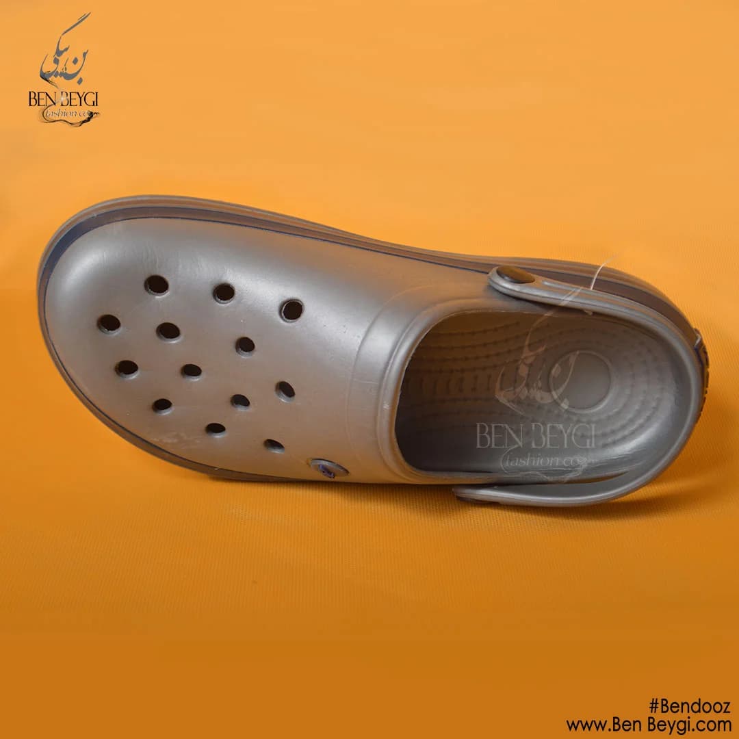 صندل طبی رنگ قهوه ای دور مشکی همراه بند پشت پا ضدآب و ضد لغزش طرح پرستاری و رستورانی کد 21953-SHA — تصویر ۲