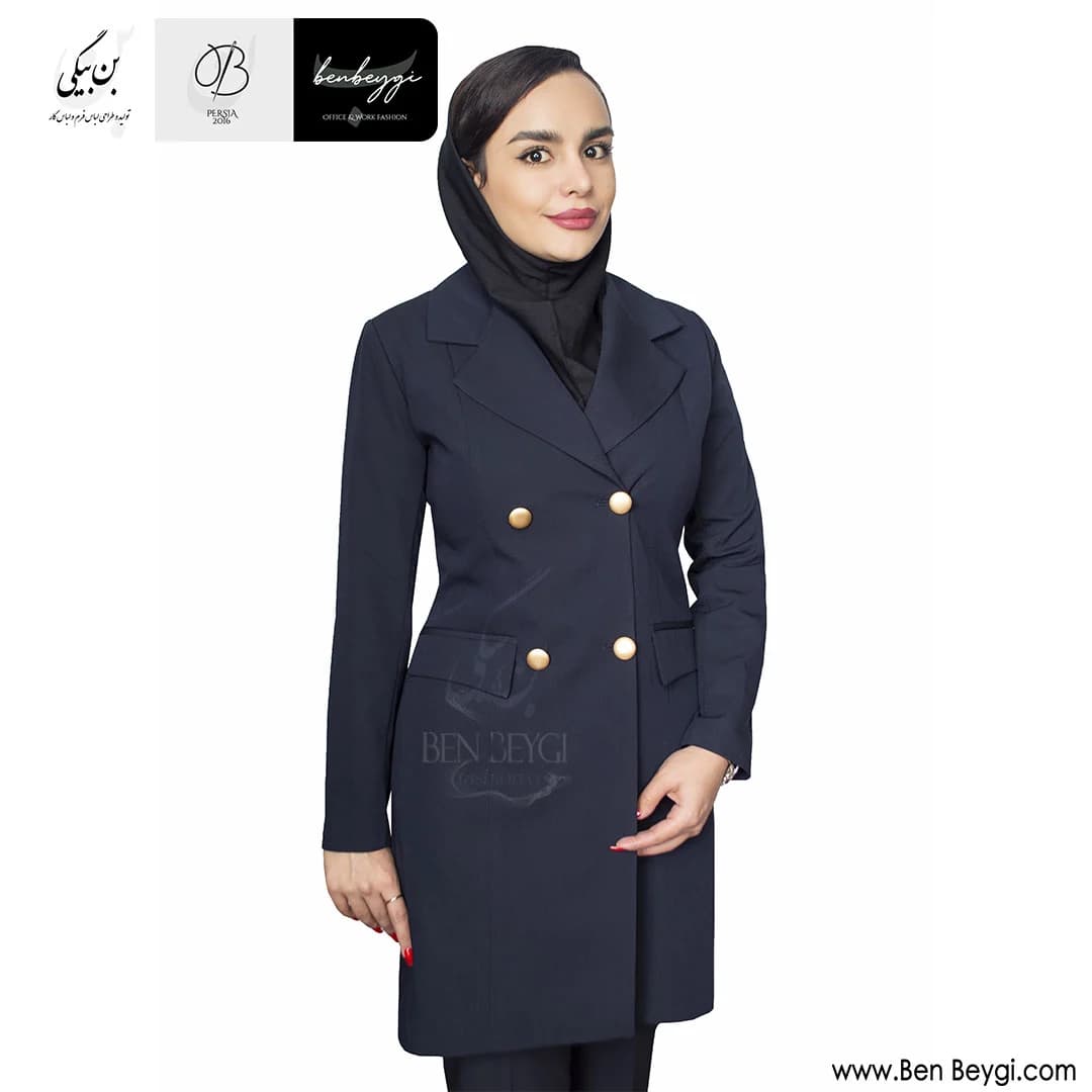 مانتو شلوار اداری مشکی یقه انگلیسی روهمگرد چهار دکمه پارچه فیونا کد 29366 — تصویر ۲