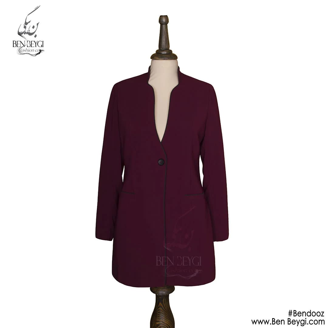 مانتو شلوار اداری زرشکی یقه ایستاده تک دکمه مغزی دوزی کرپ کنزو کد 25860 — تصویر ۴