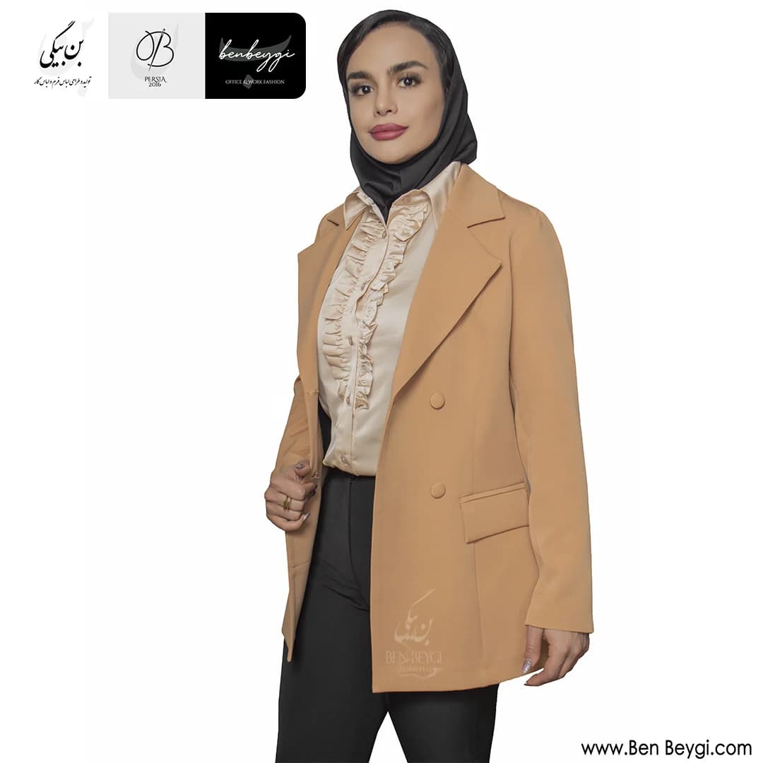 کت تک زنانه کرم چهار دکمه روهمگرد دار پارچه کرپ مازراتی کد 26422 — تصویر ۴