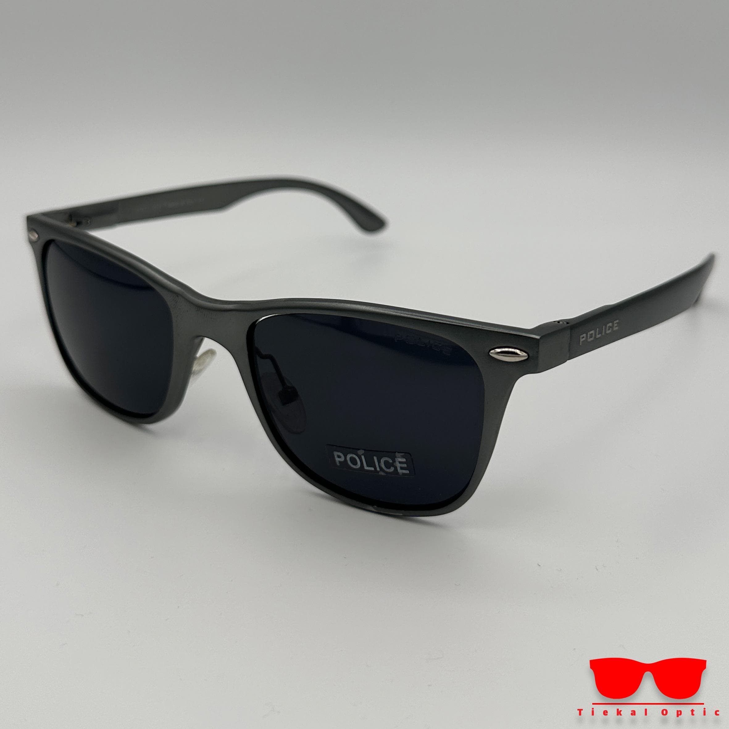 عینک آفتابی مردانه برند POLICE مدل SGB8820