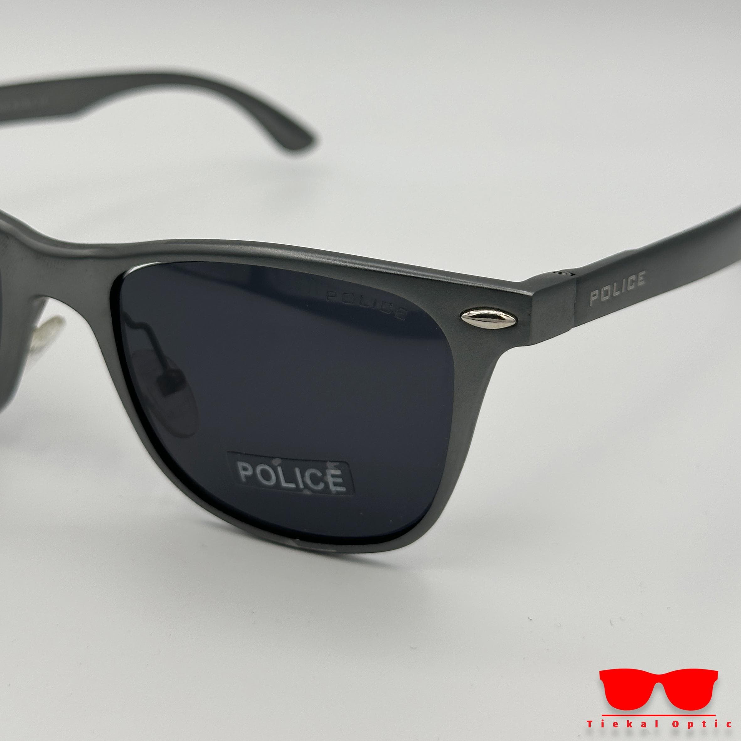 عینک آفتابی مردانه برند POLICE مدل SGB8820 — تصویر ۳