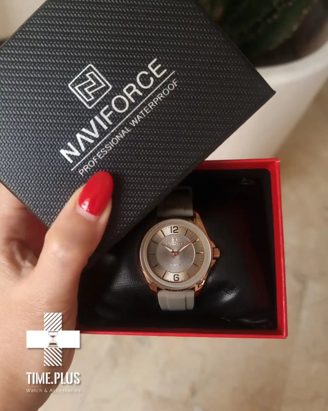 ساعت نیوی فورس زنانه اورجینال زیتونی مدل NF5068 — تصویر ۸