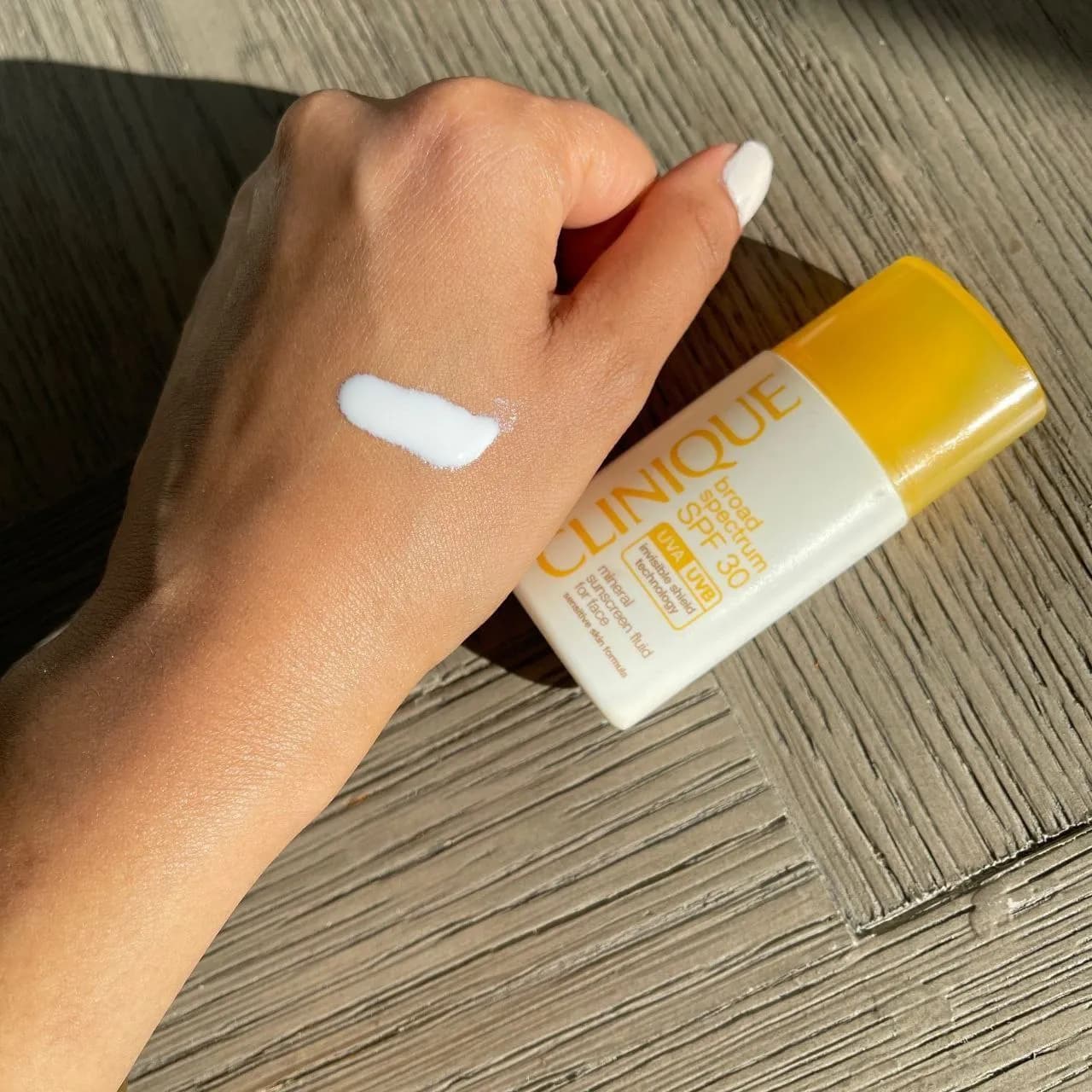 ضدآفتاب فلوییدی مینرال کلینیک با SPF50 حجم 30 میل — تصویر ۹