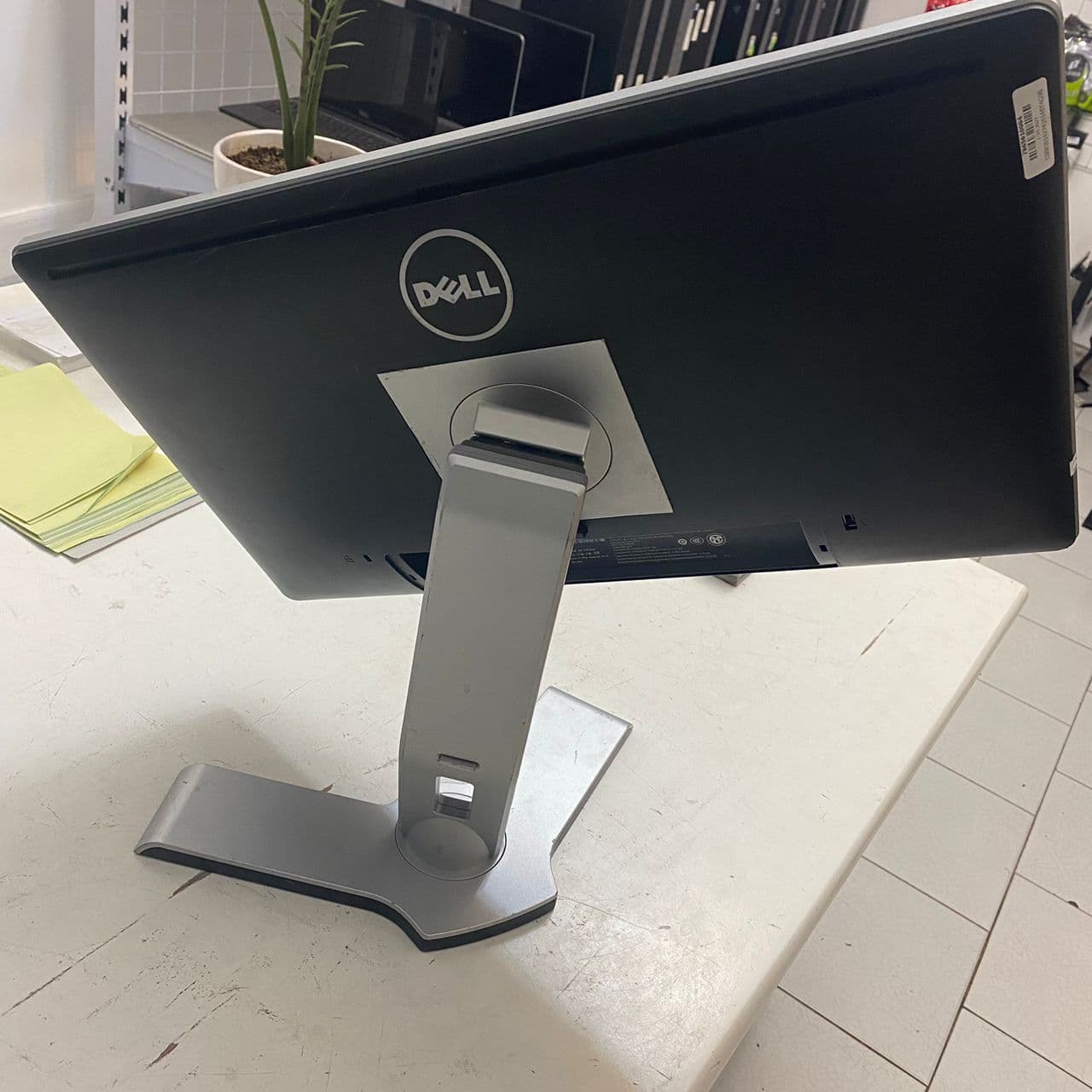 مانیتور استوک دل Dell p2314hb ips led 23 inch — تصویر ۸