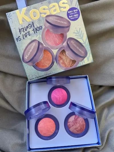پک رژگونه مینی چندبعدی کوزاس با جعبه KOSAS Mini Blush is Life Trio — تصویر ۳