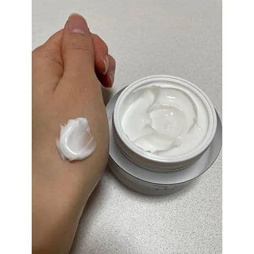 کرم آبرسان و مرطوب کننده انوا مدل HeartLeaf 70% — تصویر ۵