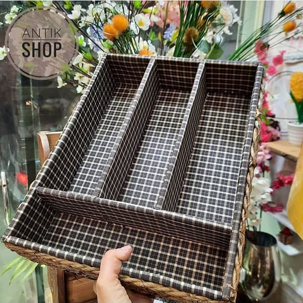 جاقاشق داخل کابینت حصیری