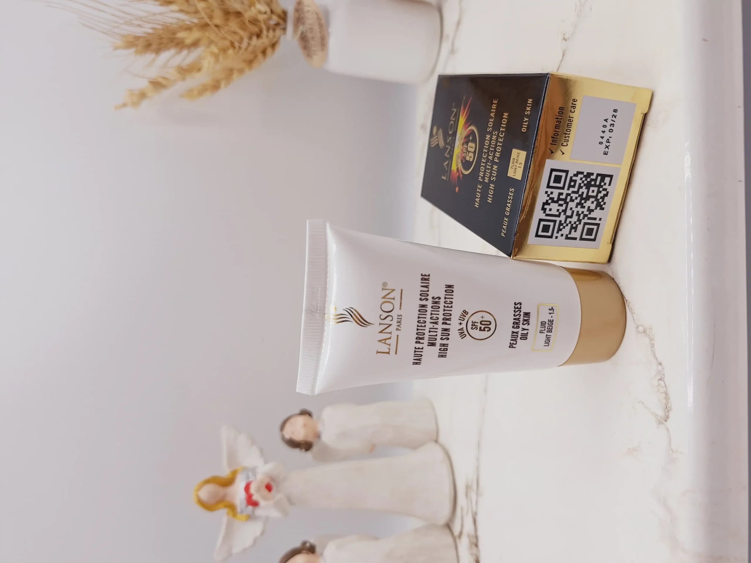 ضد آفتاب فلوئید بی رنگ لانسون مناسب برای پوست مختلط و چرب با ‏SPF50‏ محافظت در برابر آفتاب بالا کد 0042