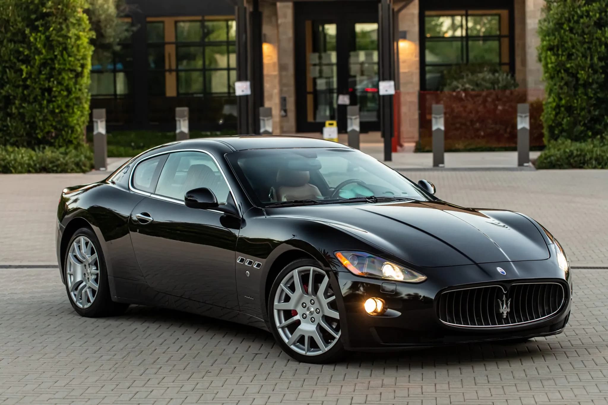 طلق چراغ جلو مازراتی گرن توریزمو (GRANTURISMO) مدل 2009 تا 2013 — تصویر ۲