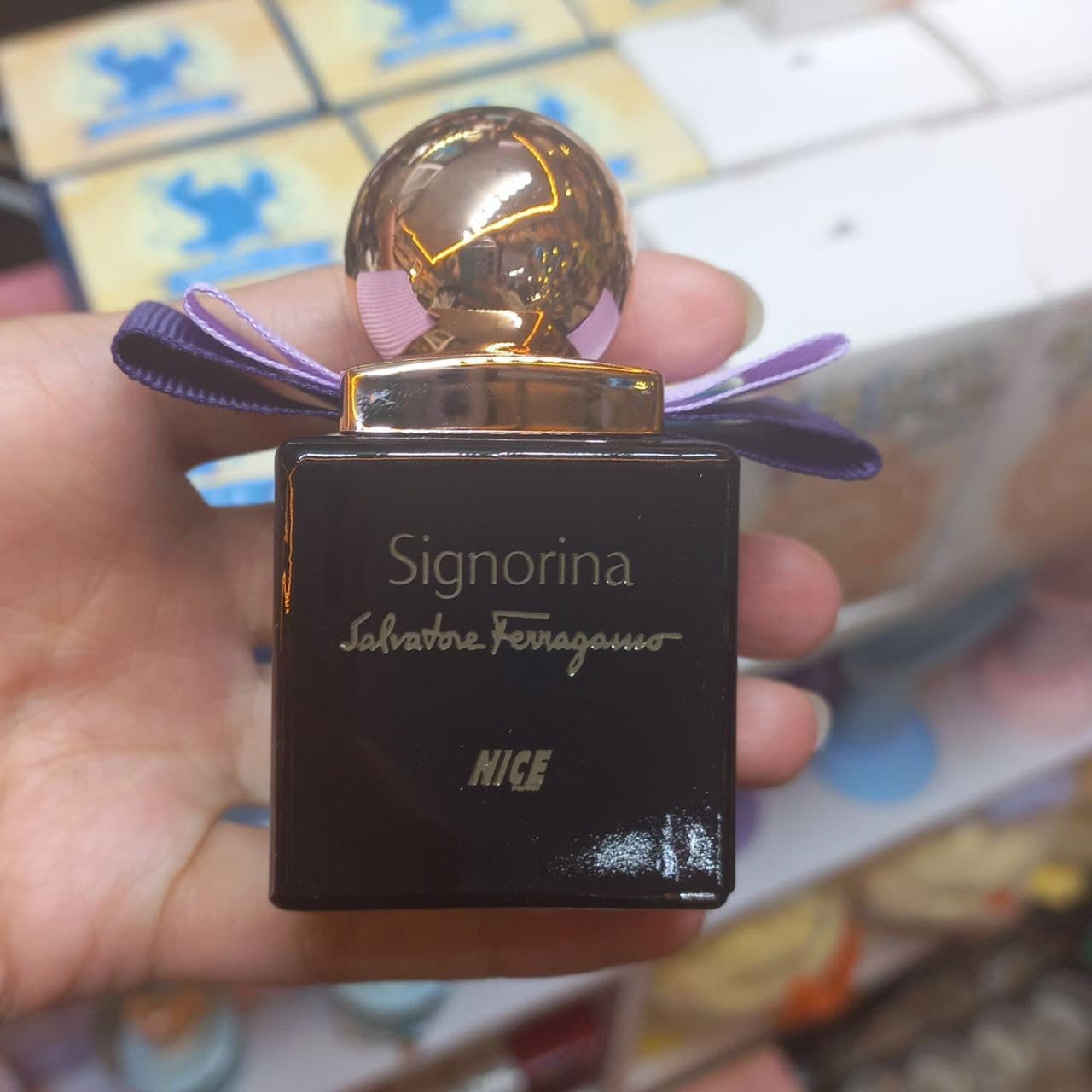 ادکلن SIGNORINA