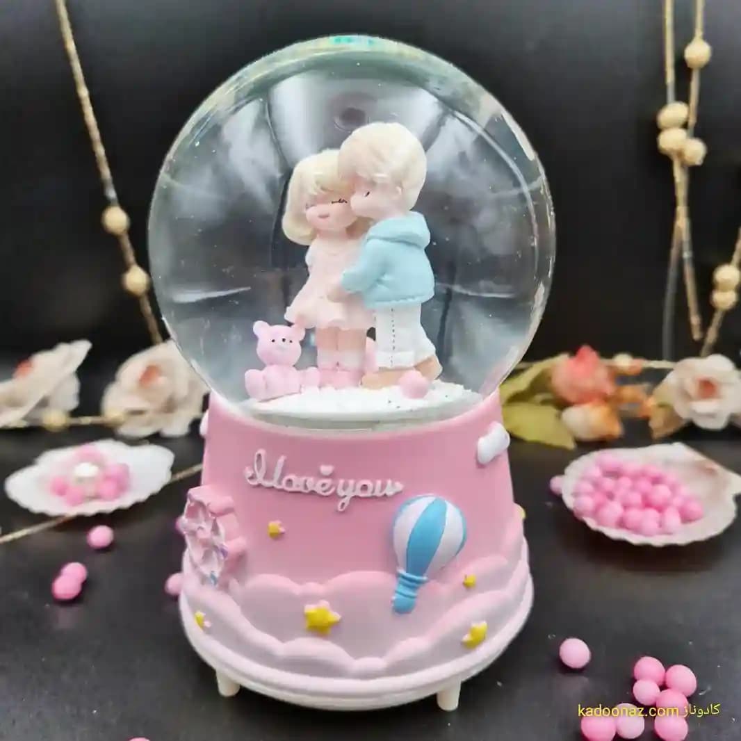 گوی شیشه ای بزرگ موزیکال پمپی برفی با شش طیف نوری طرح I Love You رنگ صورتی — تصویر ۲