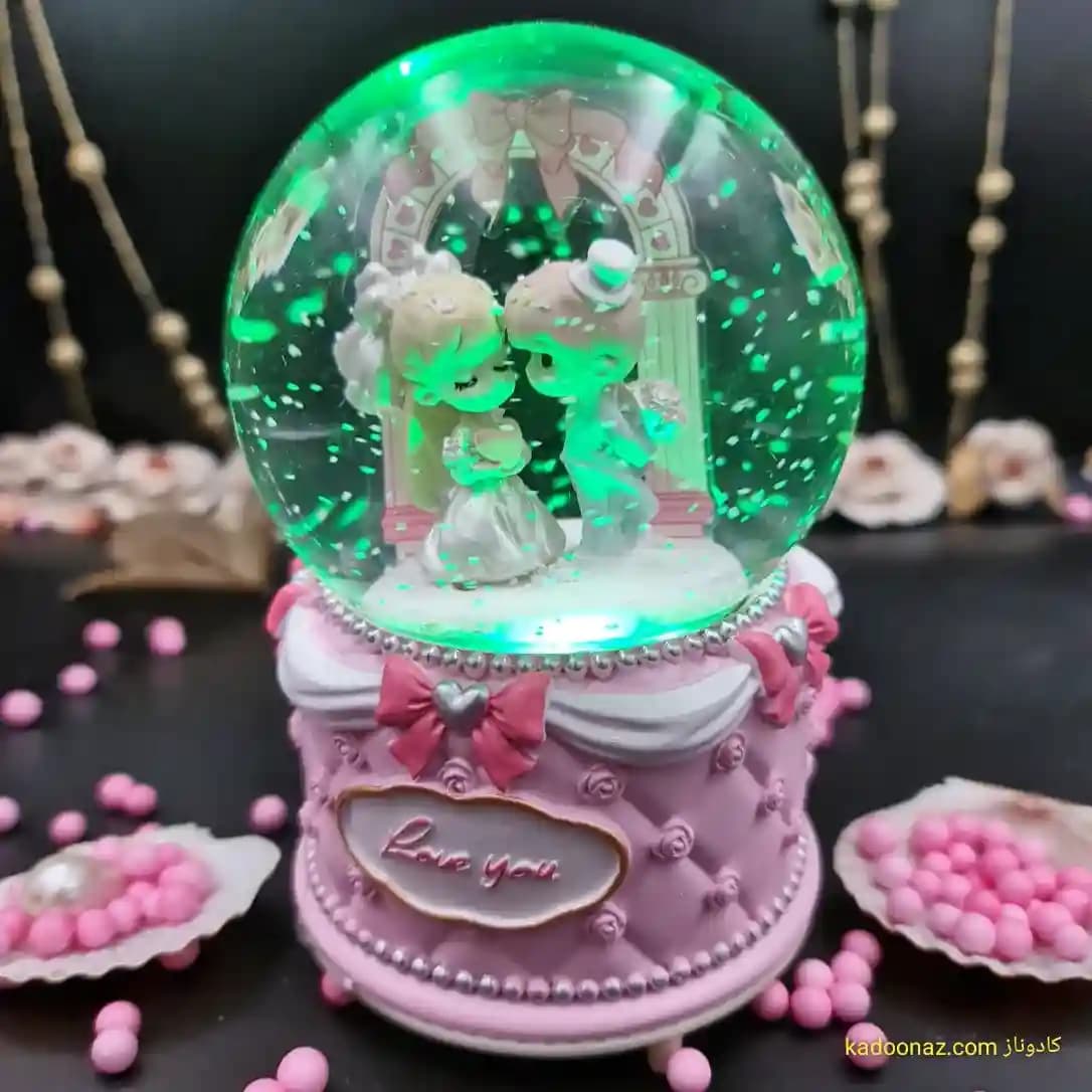 گوی شیشه ای بزرگ موزیکال پمپی برفی با شش طیف نوری طرح دختر و پسر I Love You صورتی