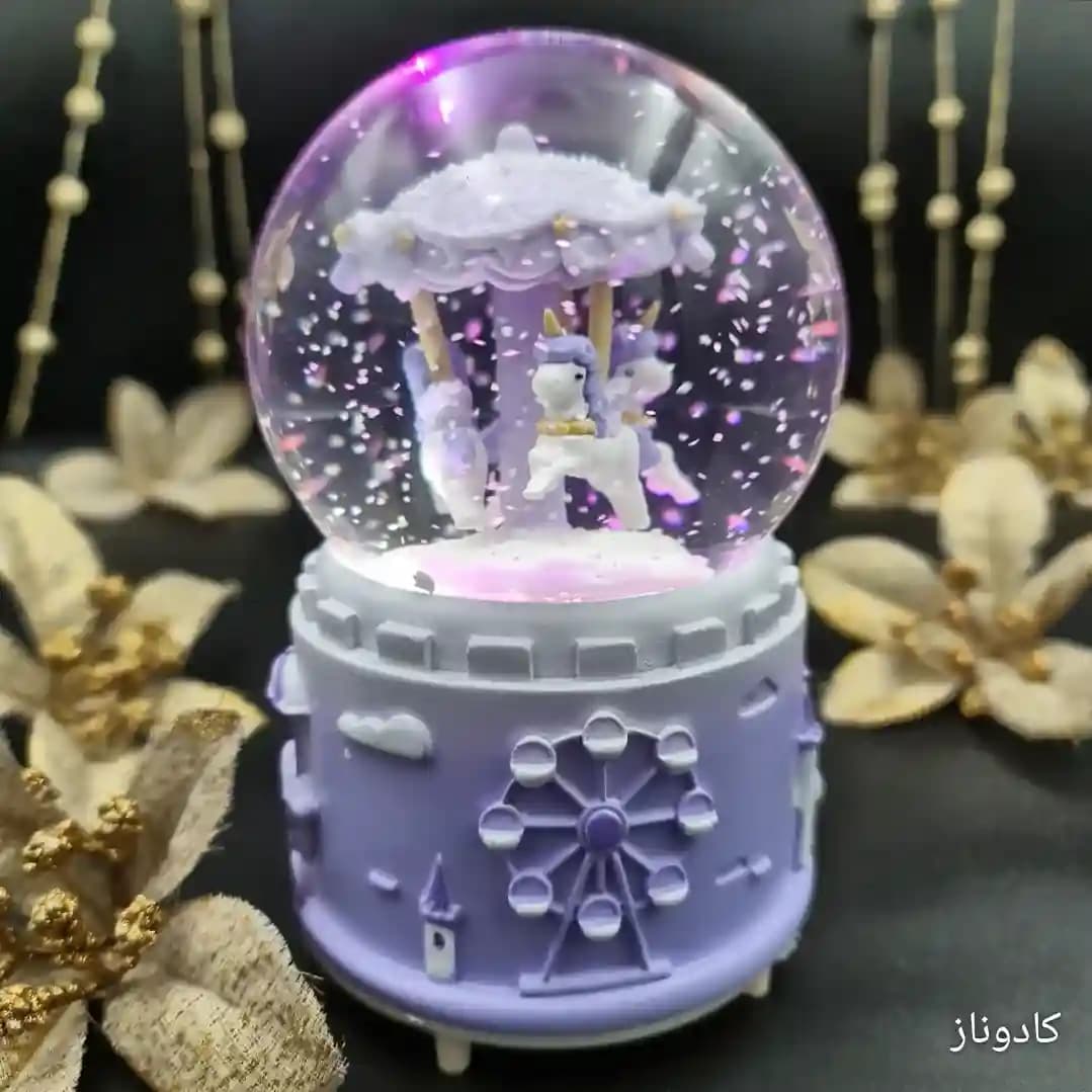 گوی شیشه ای بزرگ موزیکال پمپی برفی با شش طیف نوری طرح سه اسب تک شاخ شهر بازی Happy Time — تصویر ۶