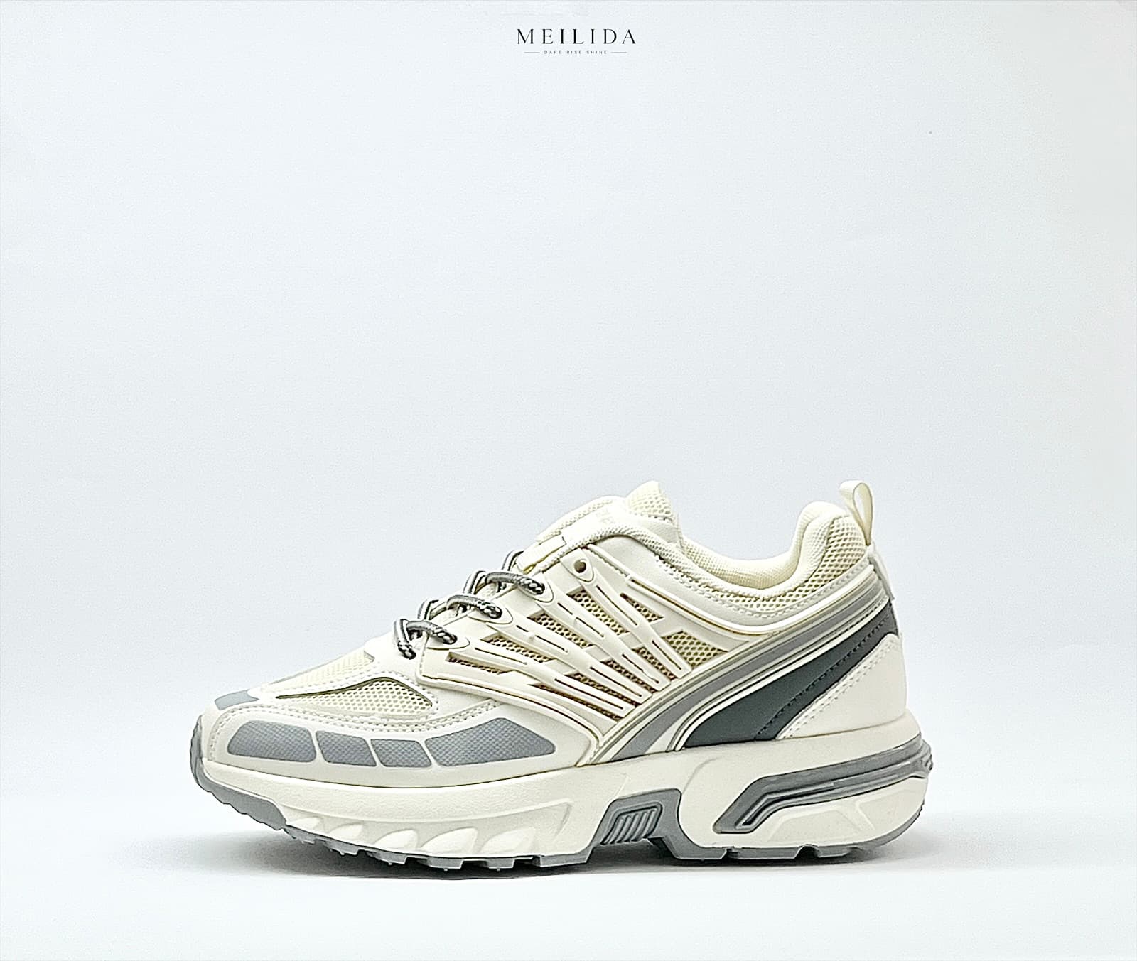 کتونی وارداتی راحتی زنانه روزمره و پیاده روی برند k shoesکد 12008