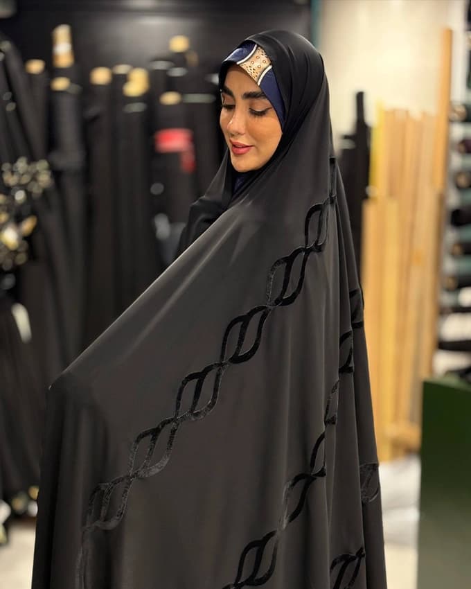 چادر دوخت سنتی ایرانی بولگاری نگین ومخمل 4 — تصویر ۲