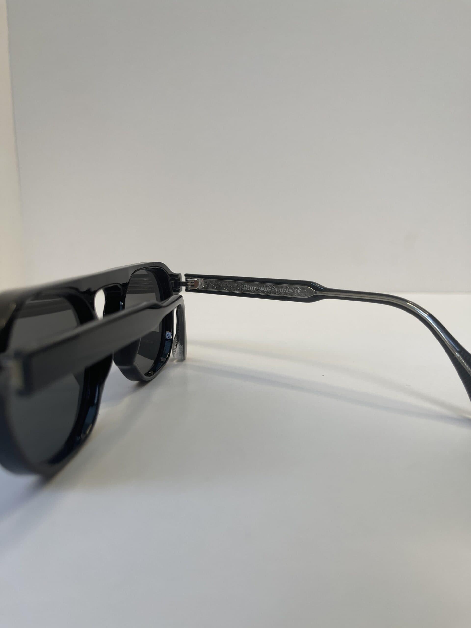 عینک آفتابی دیور مدل فریم شفاف پانتوس (Dior BlackSuit Series Style) — تصویر ۷