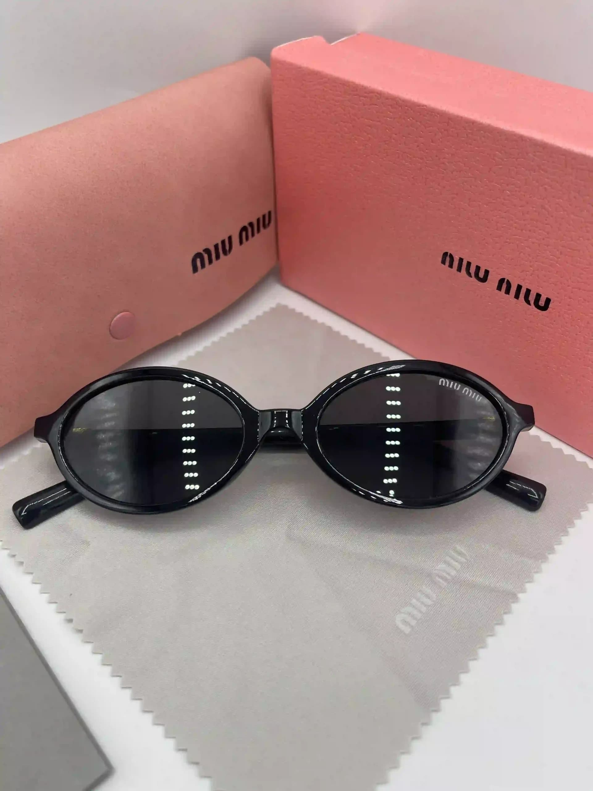 عینک فریم گرد مدل Miu Miu — تصویر ۱۱