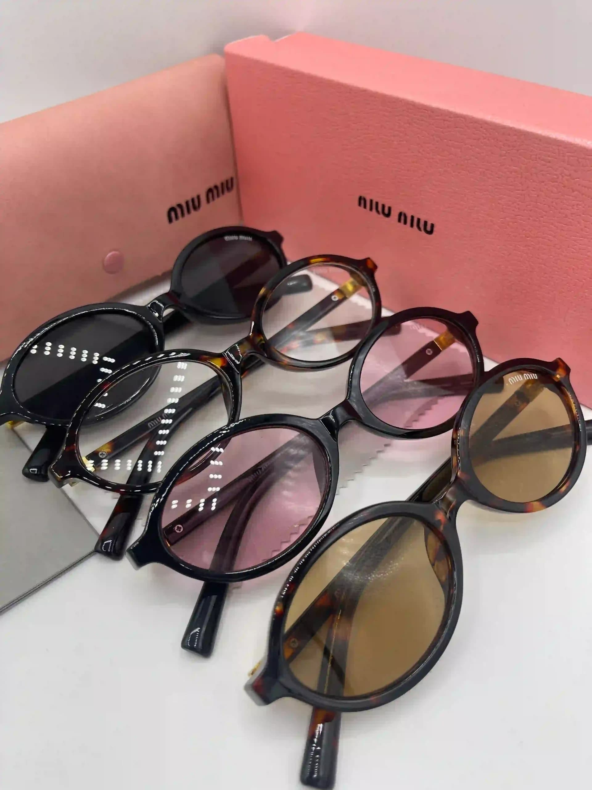 عینک فریم گرد مدل Miu Miu — تصویر ۷