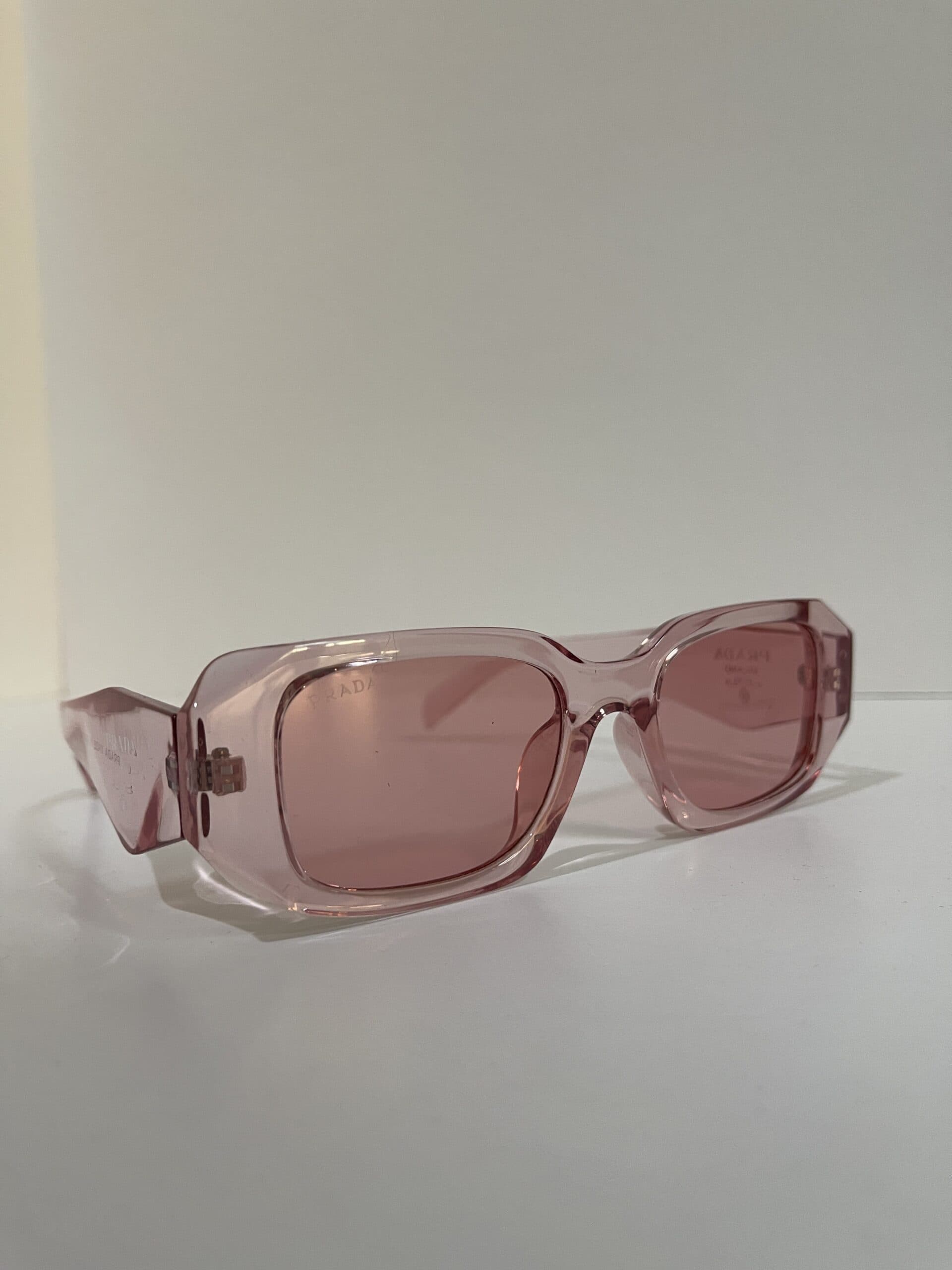 عینک آفتابی دخترانه شیشه رنگی پرادا (Prada) — تصویر ۴