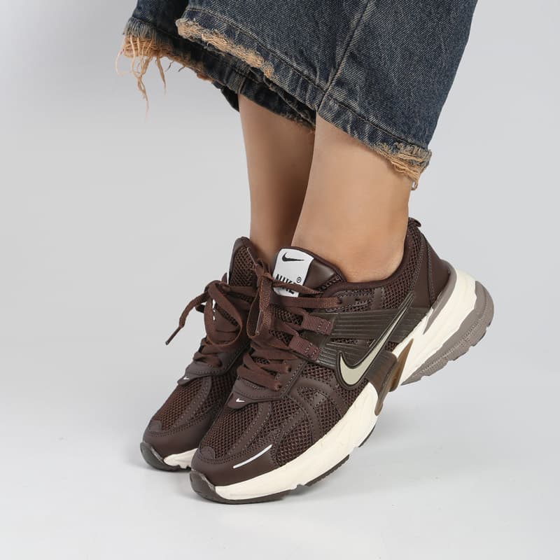 کفش و کتانی زنانه و دخترانه و مردانه مدل نایک NIKE V2K رنگ قهوه ای کد M41425 — تصویر ۲