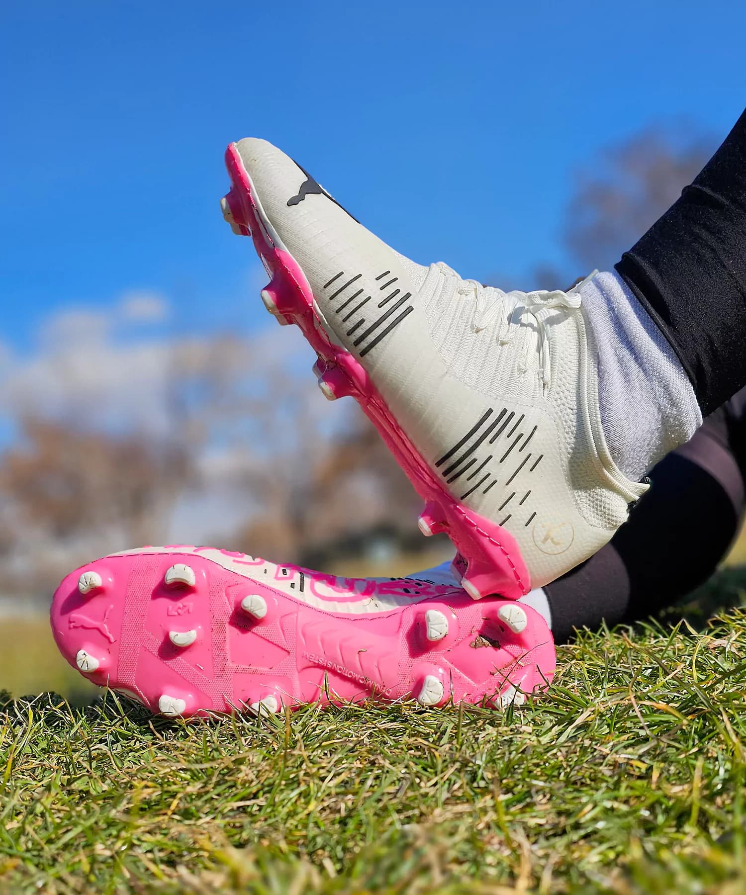 کفش فوتبال پوما فیوچر سفید صورتی Puma Future — تصویر ۲