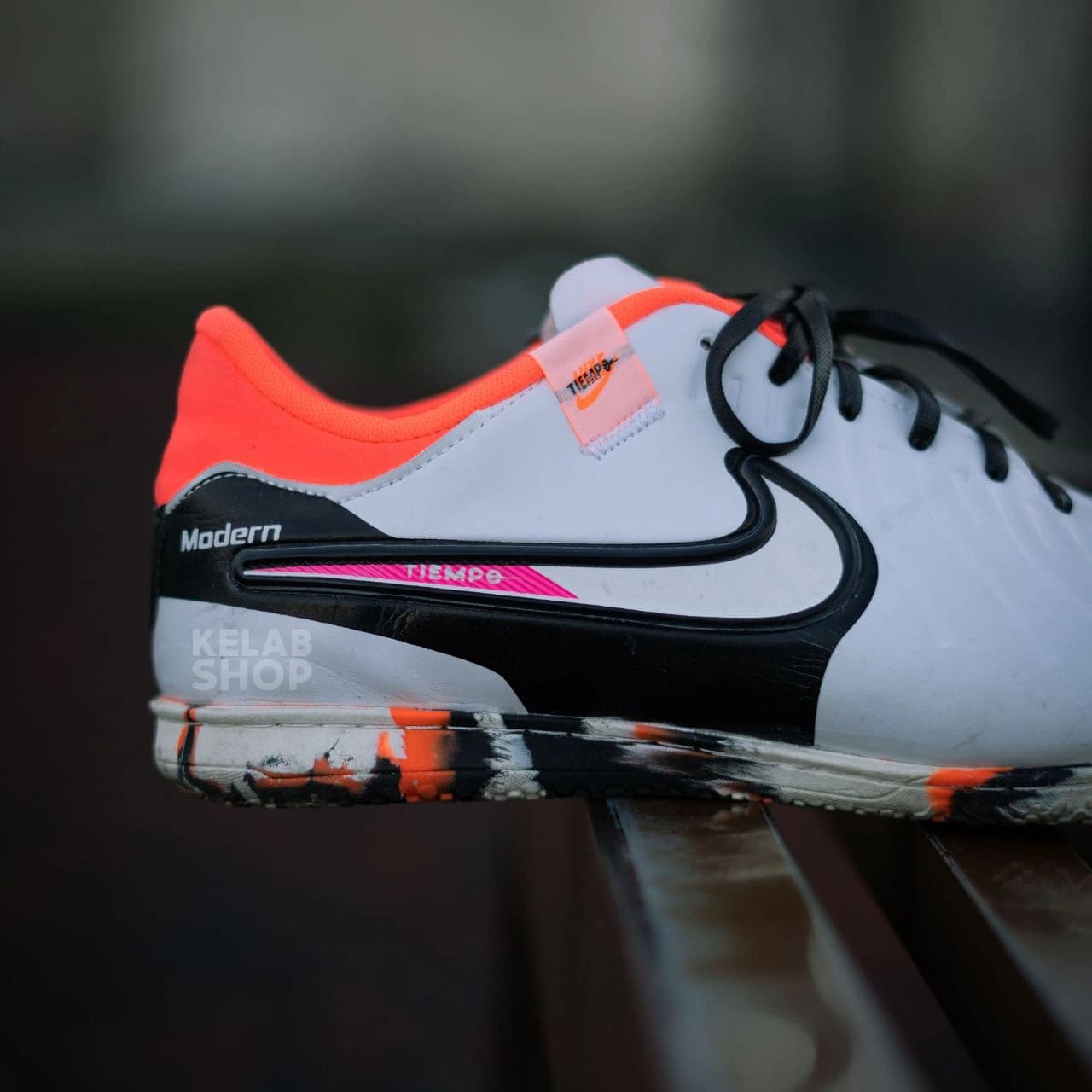 کفش فوتسال نایک تمپو لجند ۱۰ سفید قرمز Nike Tiempo — تصویر ۷
