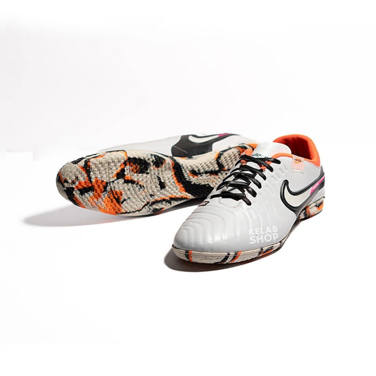 کفش فوتسال نایک تمپو لجند ۱۰ سفید قرمز Nike Tiempo — تصویر ۳