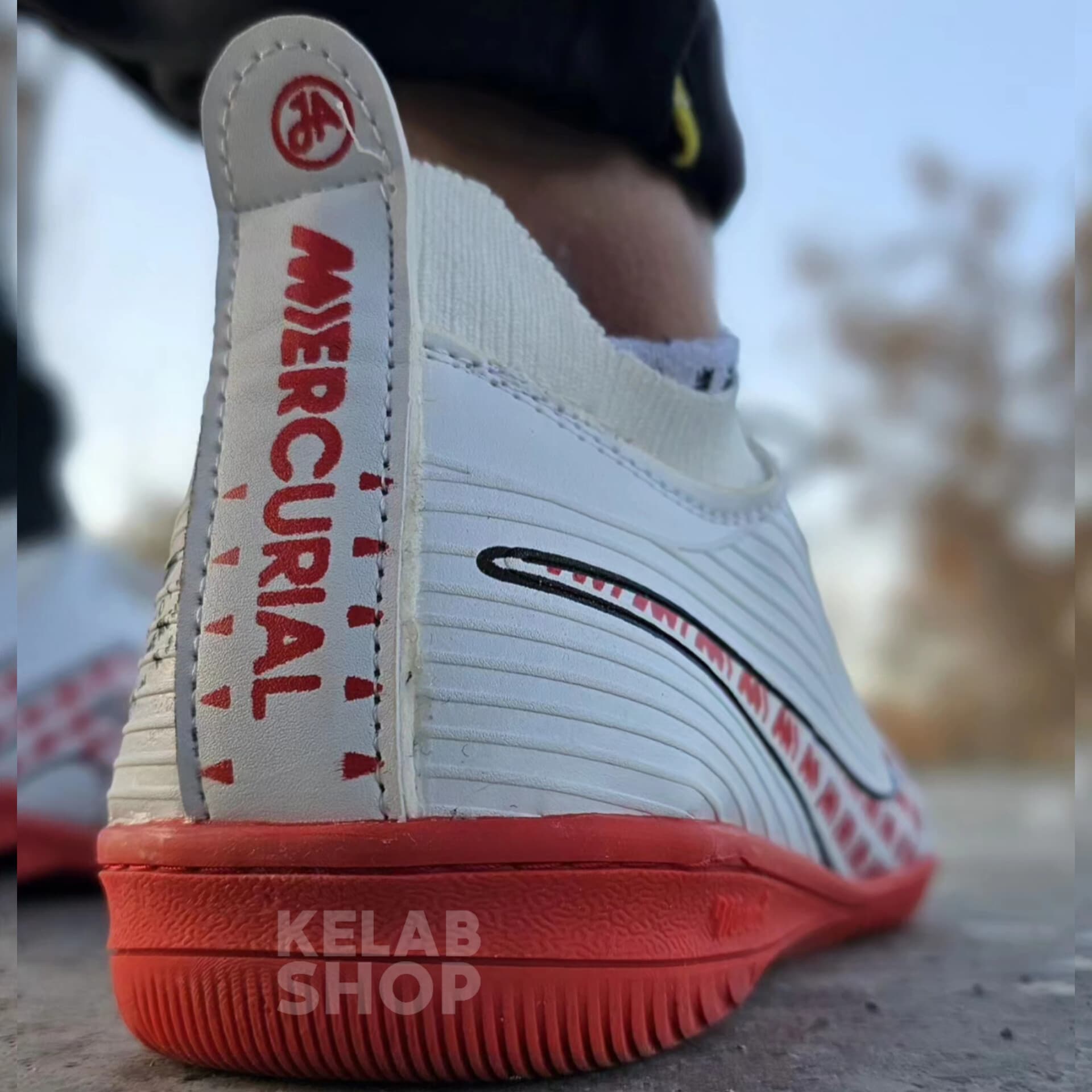 کفش سالنی نایک ایرزوم سفید قرمز Nike Air Zoom — تصویر ۸