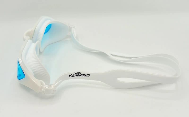عینک شنا یاماکاوا (Yamakawa) مدل AF105 | لنز ضد بخار و UV با بند سیلیکونی قابل تنظیم — تصویر ۵