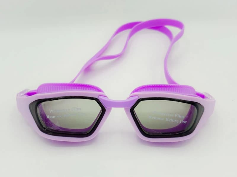 عینک شنا یاماکاوا (Yamakawa) مدل AF105 | لنز ضد بخار و UV با بند سیلیکونی قابل تنظیم — تصویر ۴