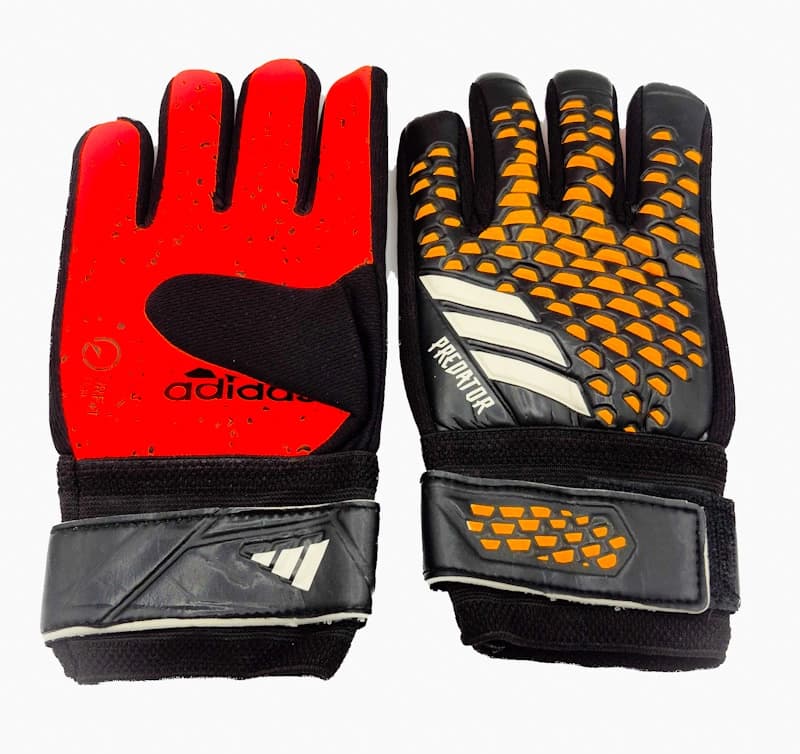 دستکش دروازه‌بانی بچه گانه آدیداس (Adidas) مدل Predator فنردار | سایز 8 (گریپ‌دار با مچ‌بند چسبی) — تصویر ۲