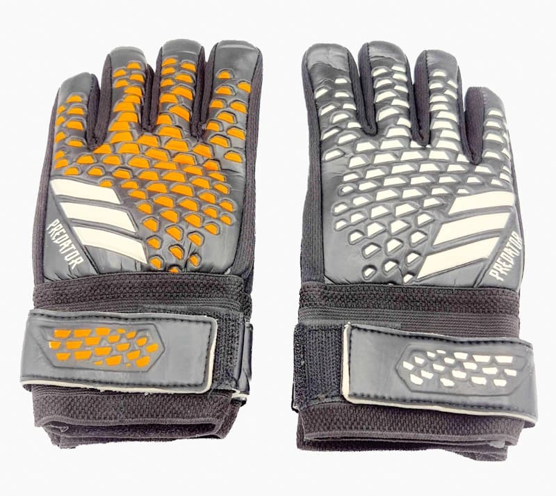 دستکش دروازه‌بانی بچه گانه آدیداس (Adidas) مدل Predator فنردار | سایز 8 (گریپ‌دار با مچ‌بند چسبی) — تصویر ۳