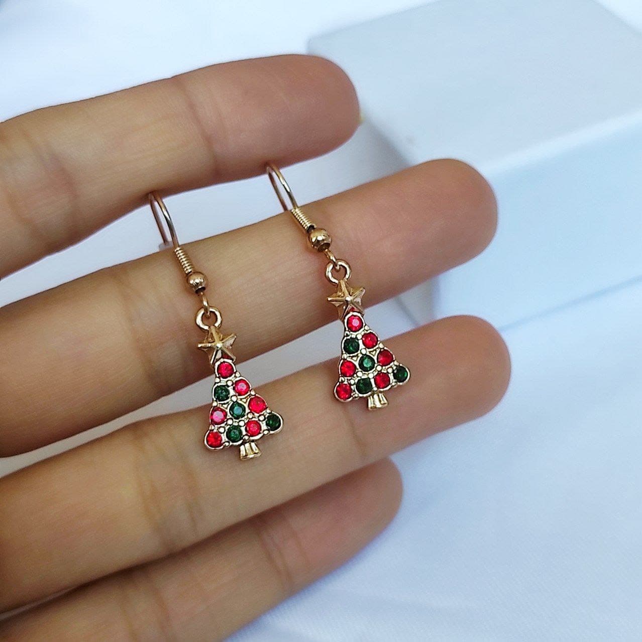 گوشواره کاج طرح کریسمسی قفل عصایی — تصویر ۳