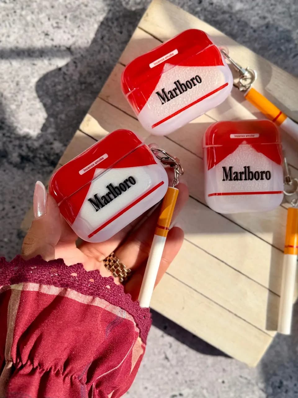 ایرپاد Marlboro Red با آویز سیگار (کدa0287) — تصویر ۳
