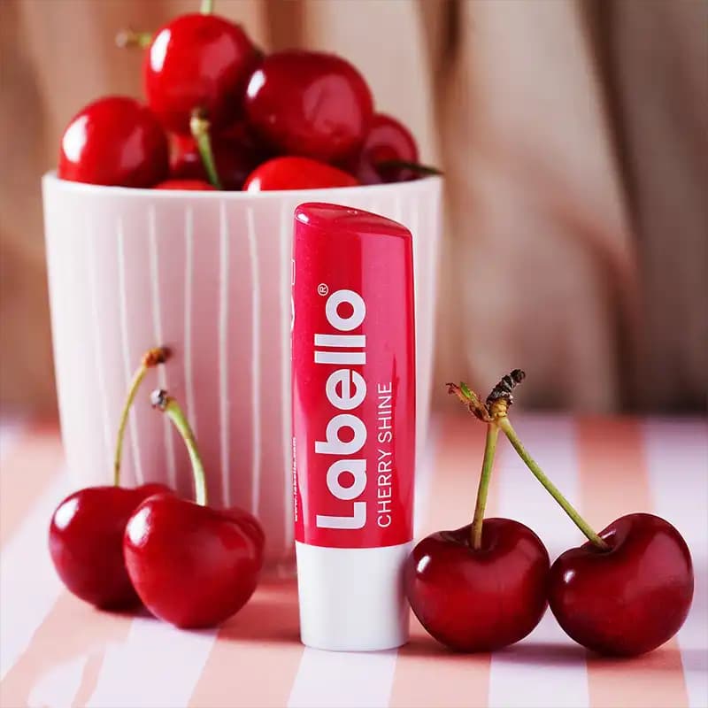 بالم لب لابلو طعم گیلاس Labello Cherry Shine سری جدید اصل آلمان — تصویر ۲