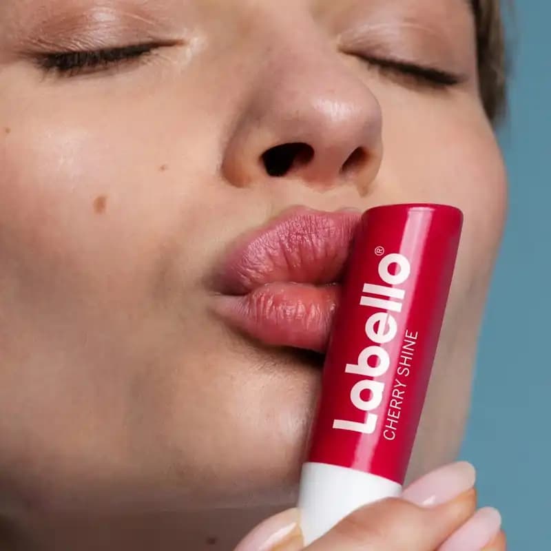 بالم لب لابلو طعم گیلاس Labello Cherry Shine سری جدید اصل آلمان — تصویر ۳