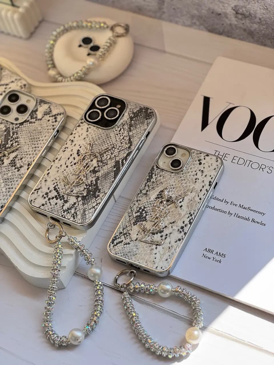 قاب YSL پایتون با آویز و محافظ لنز نگین دار — تصویر ۵
