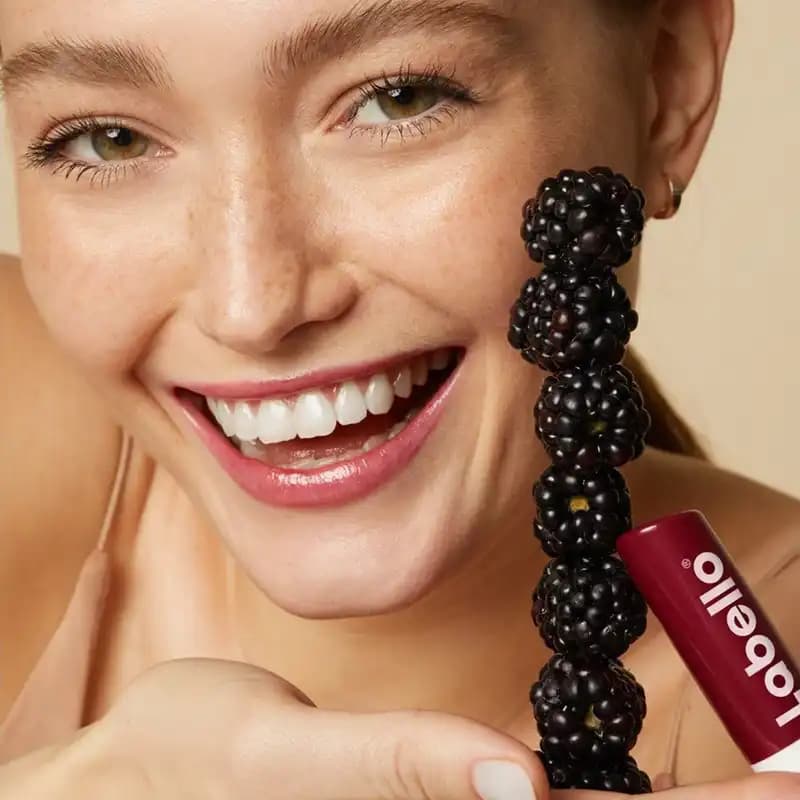 بالم لب لابلو مدل تمشک Labello Blackberry Shine سری جدید اصل آلمان — تصویر ۲