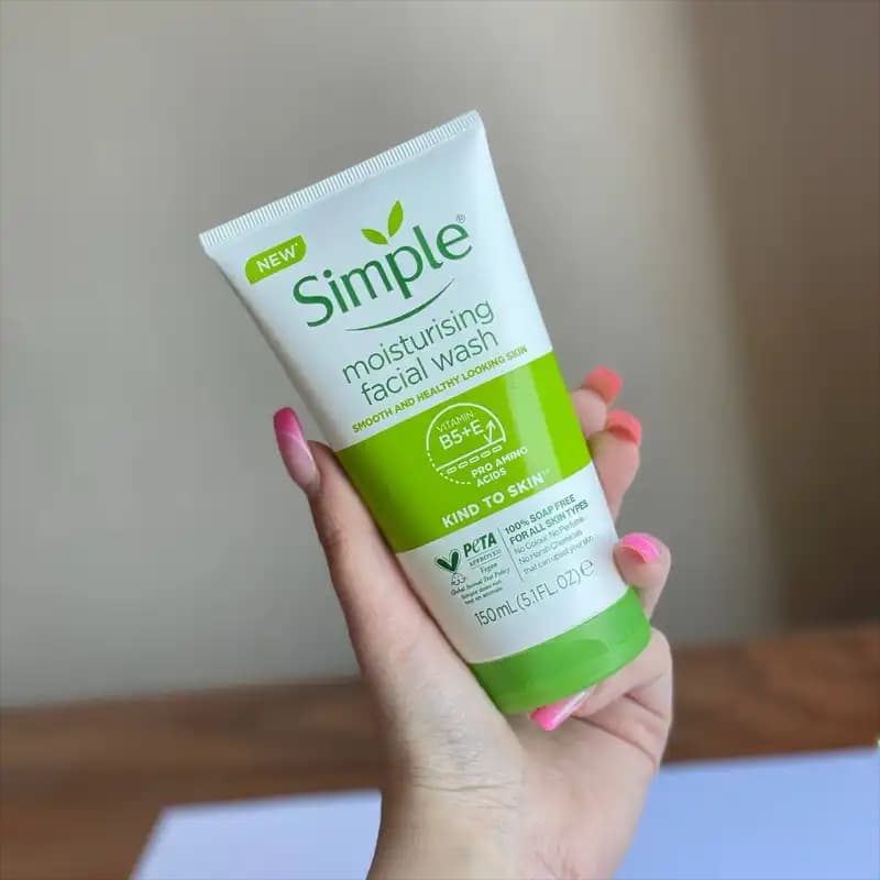 ژل شستشوی صورت سیمپل مدل Moisturising حجم 150 میل — تصویر ۲