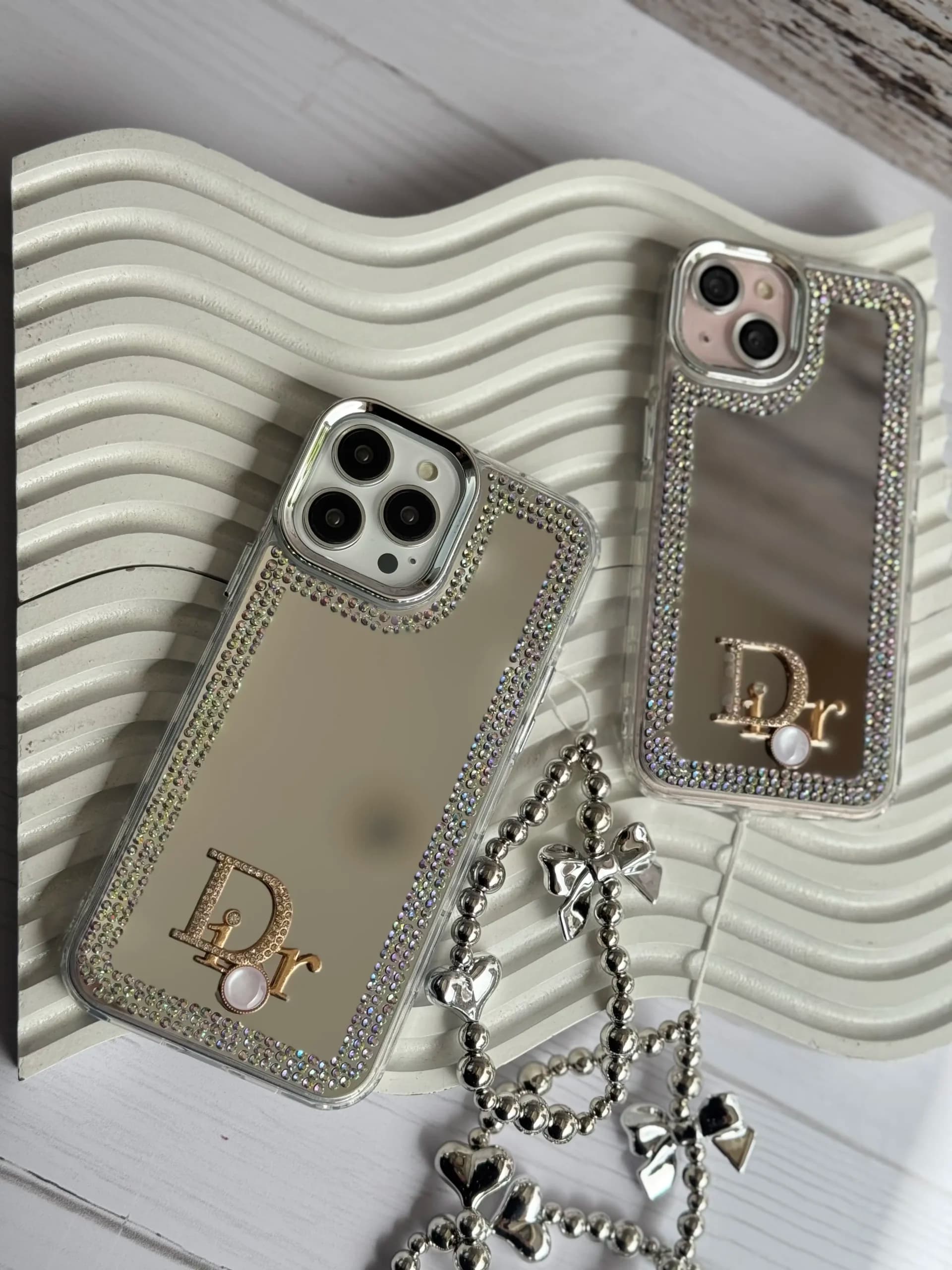 قاب Dior آینه ای دور نگین با آویز قلبی پاپیونی (کدC1989) — تصویر ۵