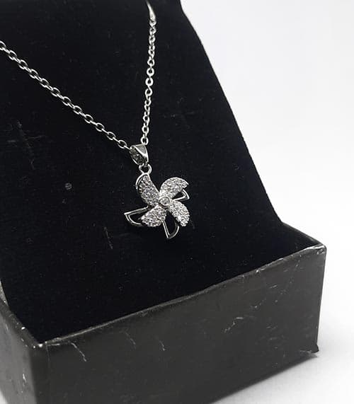 گردنبند دخترانه چرخشی کد8 نقره ای — تصویر ۲