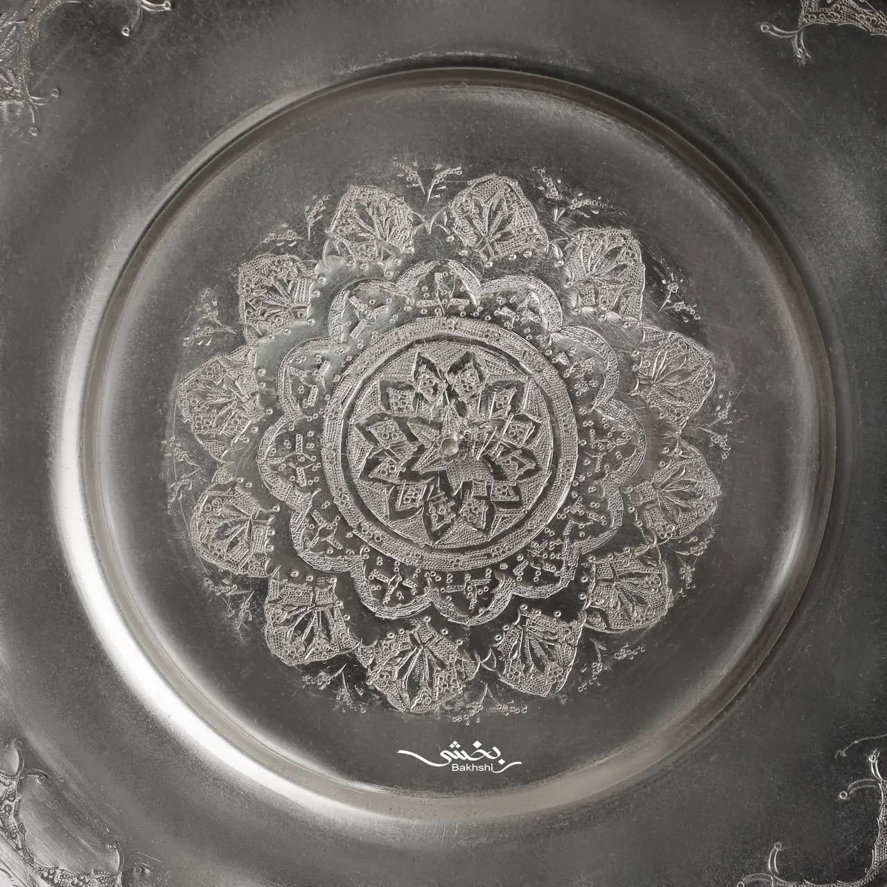 بشقاب بزرگ تکی نقره قلم ترنج — تصویر ۳
