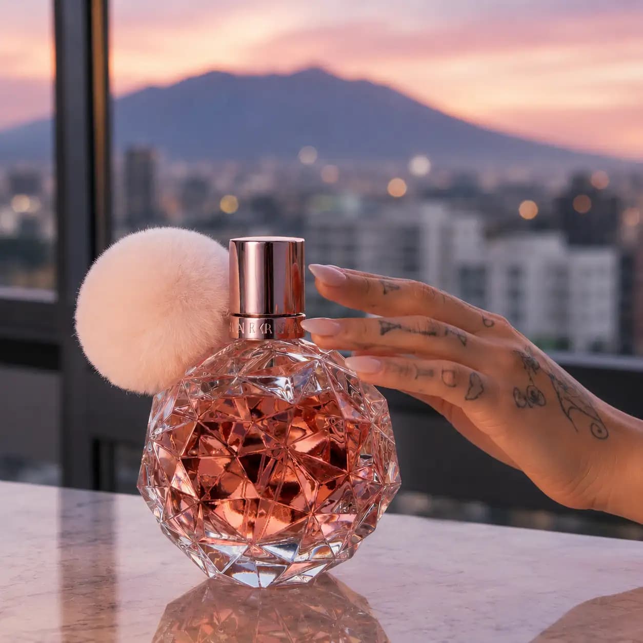 عطر آریانا گرانده اورجینال سوئیس