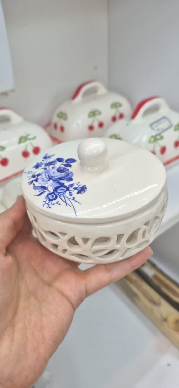قندان سرامیک مشبک در دار گل آبی — تصویر ۲